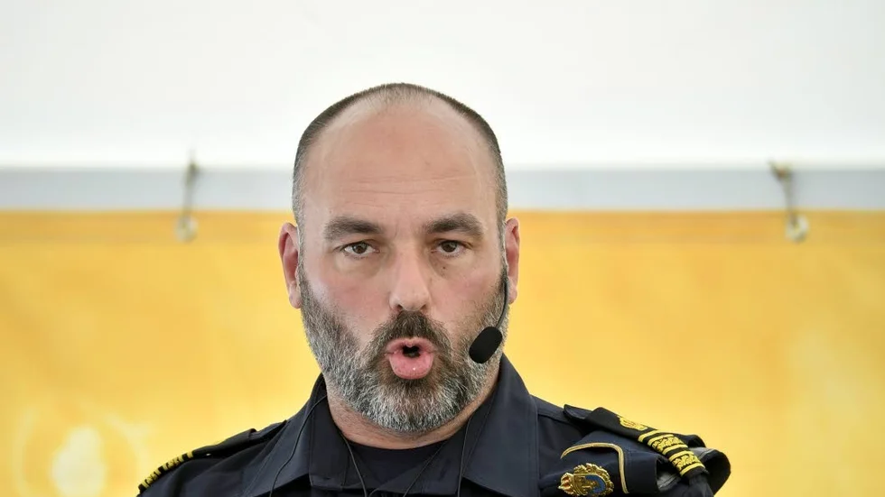 Patrik Engström är chef på Gränspolisen. Och en föredömlig ämbetsman. På de områden där han kan säga något så säger han  väsentliga saker.
