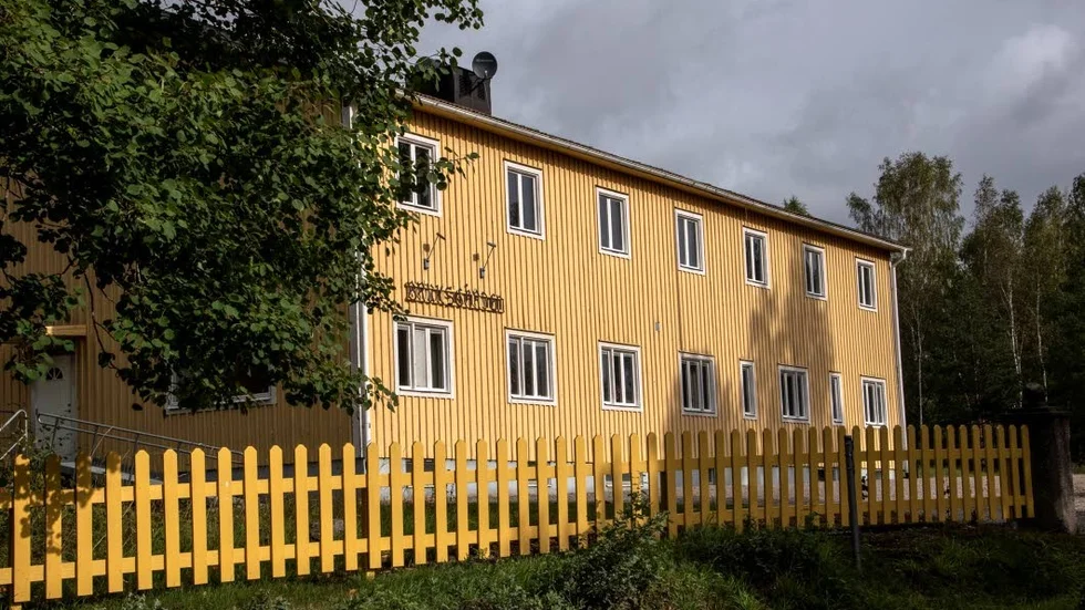Bara några hundra meter från Bruksgården hölls den auktion som ska rädda byggnaden kvar i Igelfors IF:s ägo.
