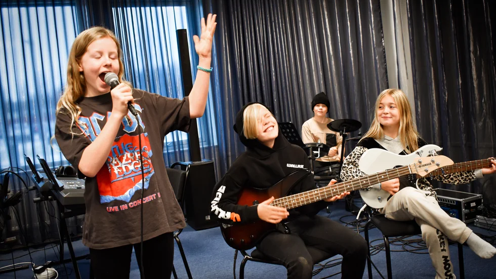 Lilly Wahlberg, Elvira Andersson, Elmer Marklund och Levis Berglund går i ”team 4” på Floraskolan.