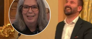 Här brister ledamoten ut i skratt – kan inte sluta: "Det blev hjärnsläpp"
