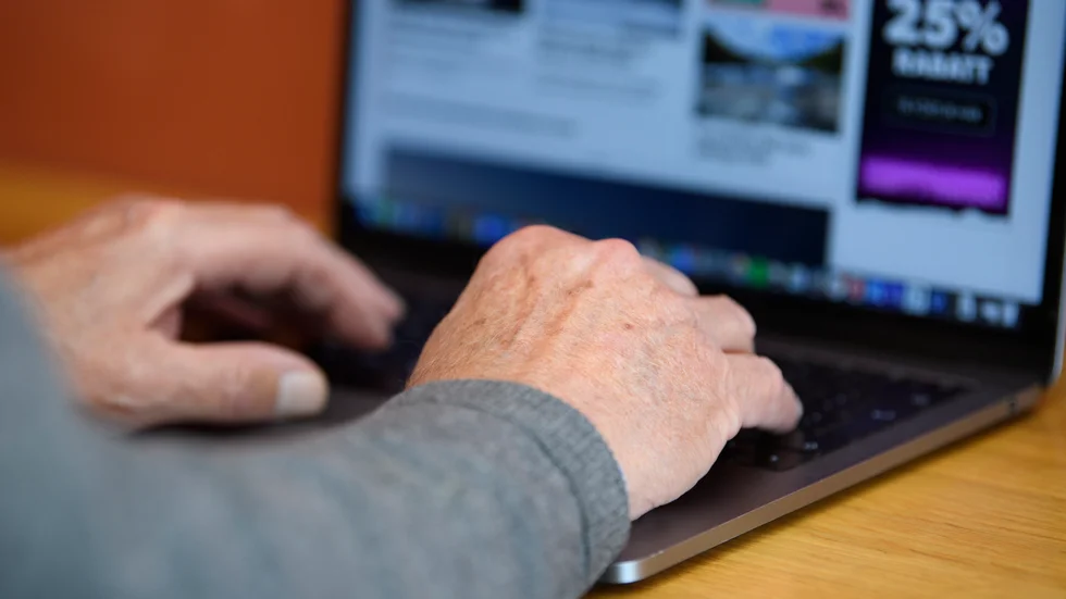E-handel, tech och juridik är tre av 15 branscher som är populära just nu enligt en sammanställning av LinkedIn svenska användare, men är det branscher att satsa på?