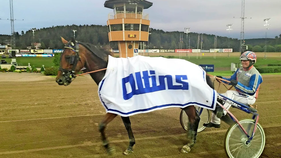 Mellby Dealer med sin tränare Roger Nilsson