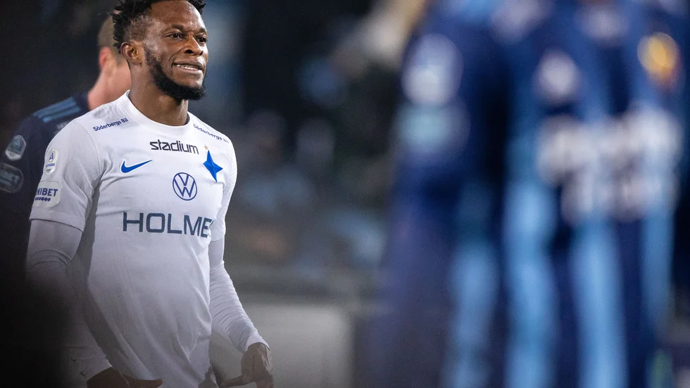 Samuel Adegbenro ryckte i skytteligatoppen med sitt 17:e mål.
