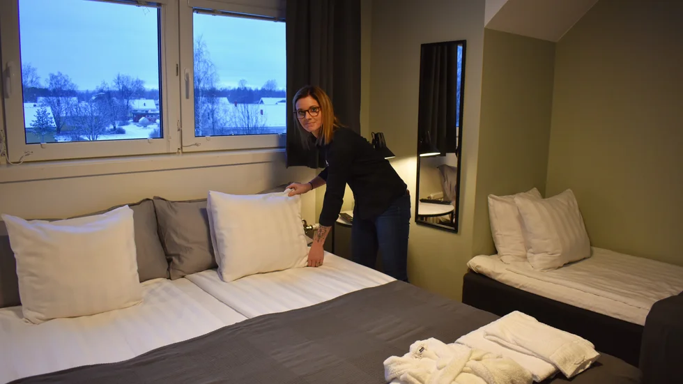 Sara Larsson jobbar i stort sett varje dag på Thunor Bed & Breakfast. ”Jag trivs jättebra och det är många olika saker man gör på en dag”, säger hon.