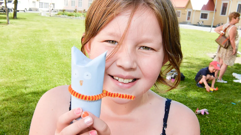 Gillar att pyssla. Johanna Jonsson Bergström tycker det var kul att skapa egna figurer. Foto: Jeanette Lövgren.