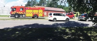 Flera fordon krockade i rondell i Skellefteå