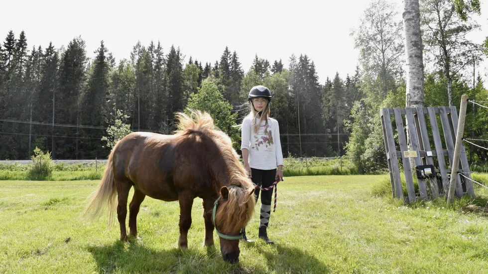 Klara Lundgren körde ponnyn Babina. Hon berättar att Babina är snäll men kan vara lite tjurig.