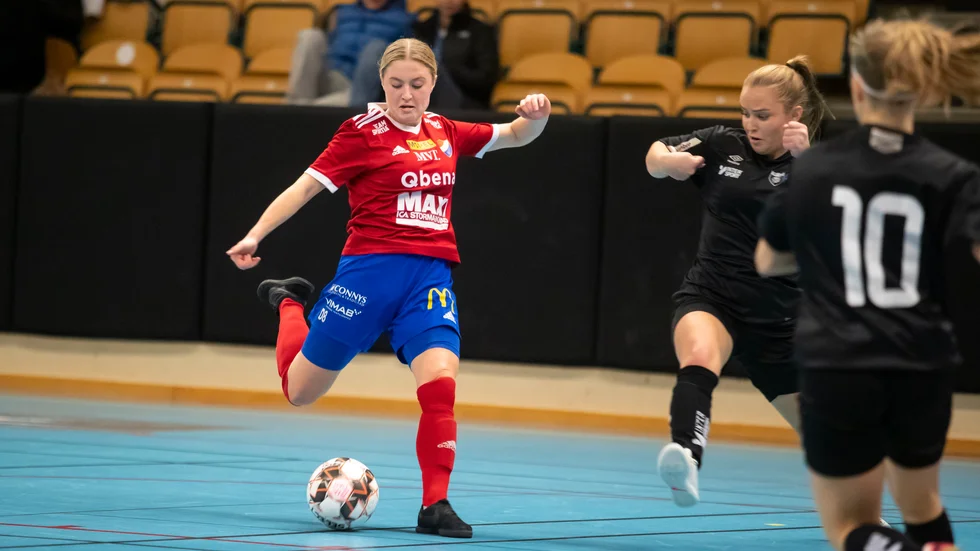 Nora Törngren sköt 3-1 för Boren i början av andra halvlek. Men Ljungsbro kom tillbaka och Boren fick nöja sig med oavgjort i hemmapremiären.