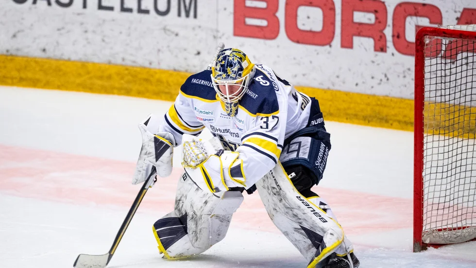 HV71:s målvakt Jonas Gunnarsson fick släppa in två mål bakom sig mot Kristianstad. Arkivbild.
