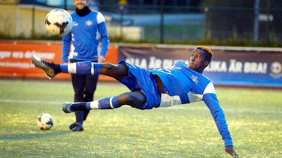 Siktar högt. Ayanle Ismail Ahmed satsar på att bli något inom fotbollen. Foto: Ulf Johansson.