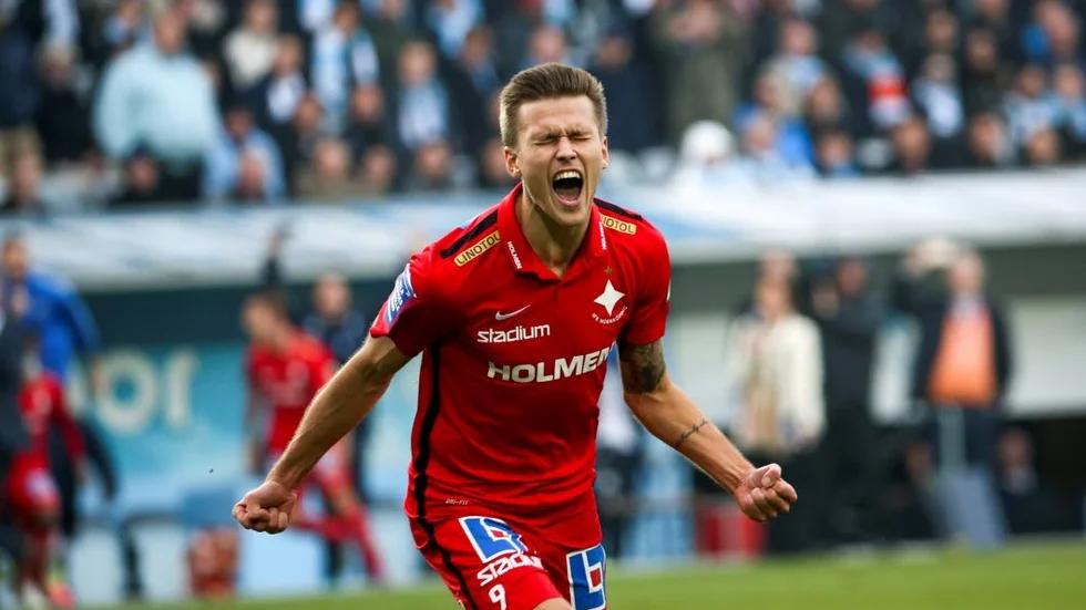 Arnór Ingvi Traustason byter IFK mot Rapid Wien.