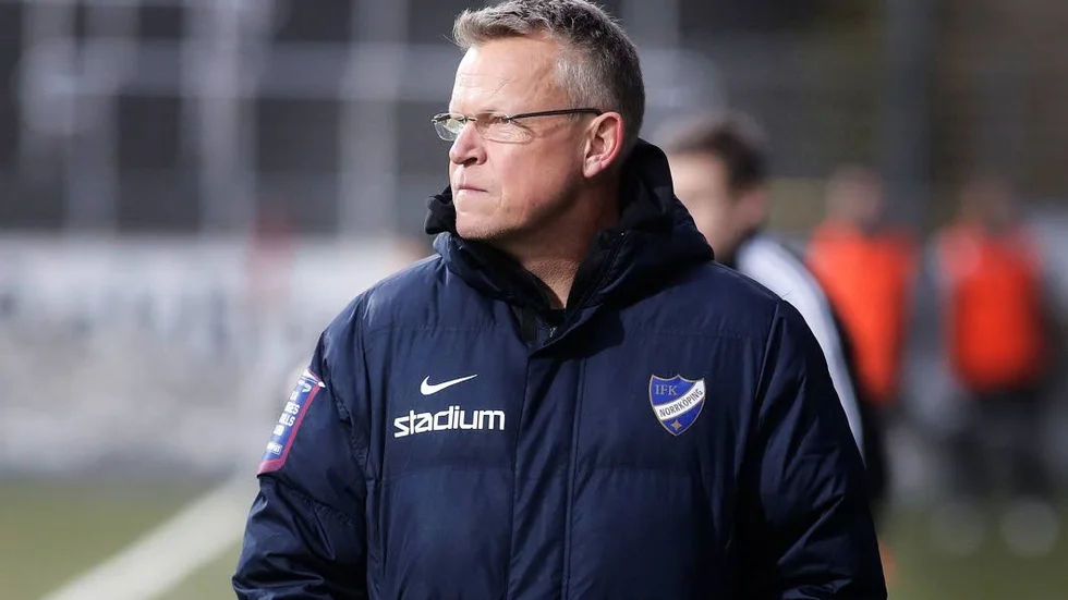 "Nikola kan spela både ytterback och mittfältare. Han är viktig, suckar IFK-managern".