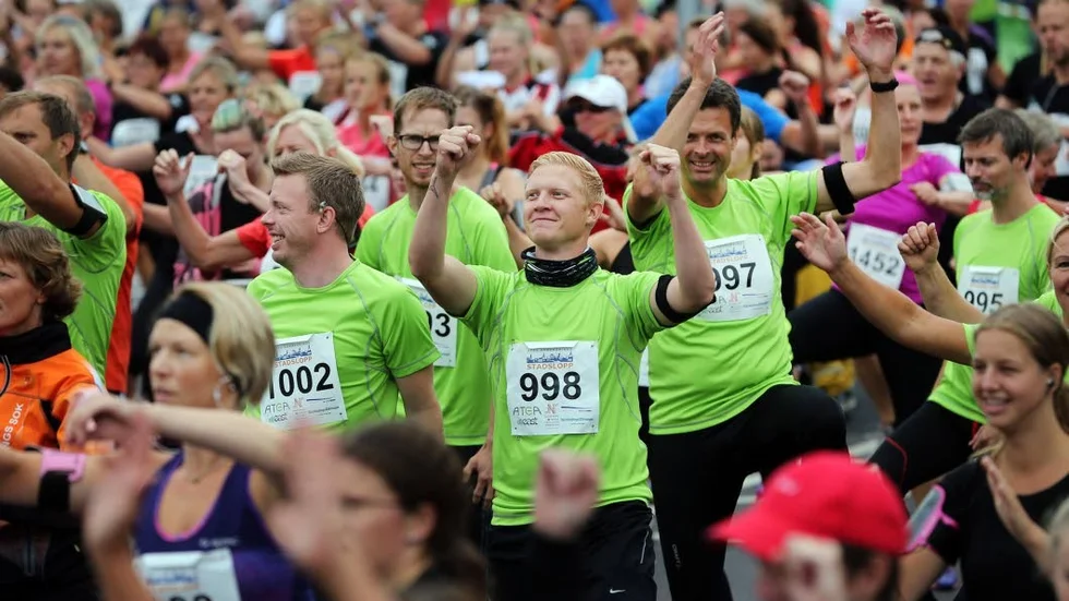 LÖPFEST. Stadsloppet innehåller både glada motionärer - och starka elitnamn.