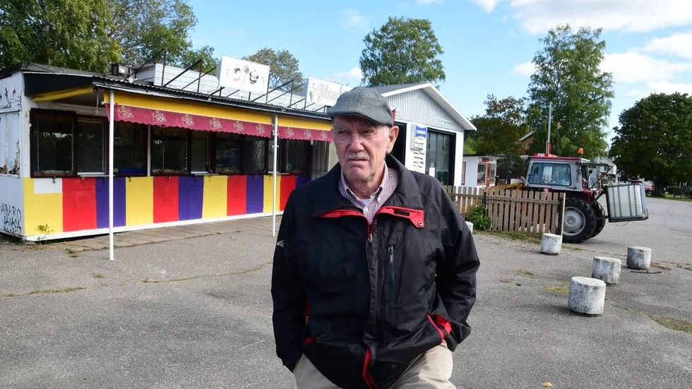 Det var Bert Kindåkers svärföräldrar som på 60-talet lyft hit kiosken som nu förfallit i flera år. Ska den få en ny framtid?