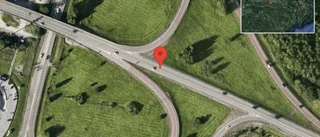 Stopp på E20 på grund av singelolycka med en personbil