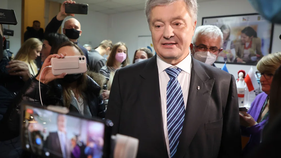 Ukrainas tidigare president Petro Porosjenko säger på presskonferensen att han inte oroar sig för att gripas när han återvänder på måndag.