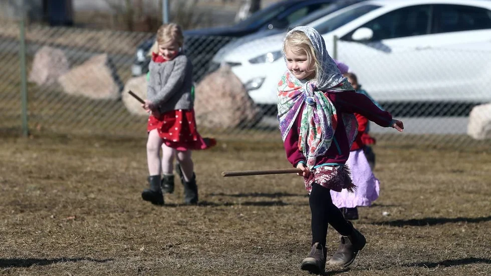 På väg. Mot Blåkulla eller?