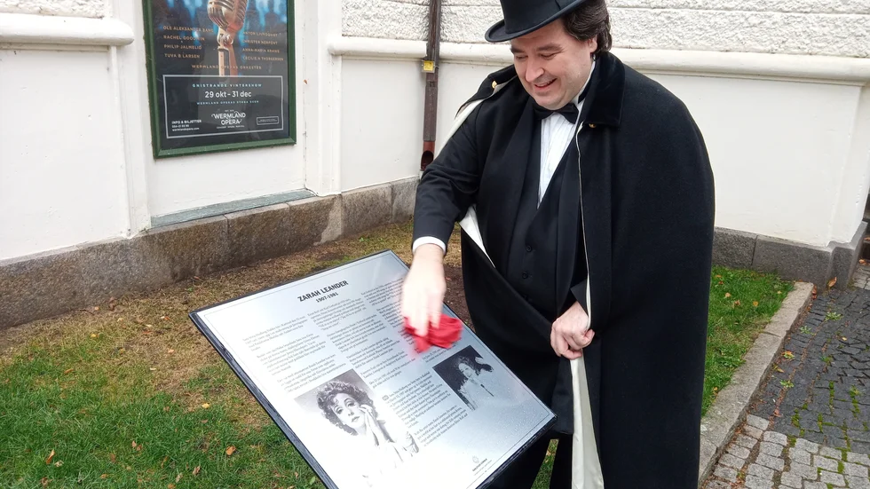 Zarah Leanders plats har nu invigts vid Wermlands Opera i Karlstad. Mattias Enn sjöng vid invigningen.