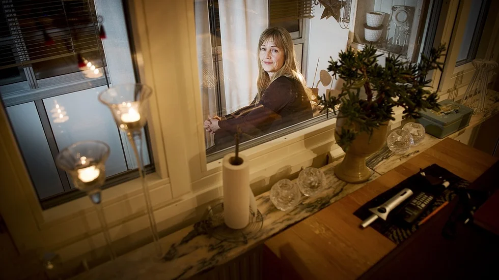 Carina Edström älskar sin balkong, inte minst att sova där. Foto: Lars Eriksson