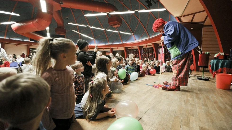 Clownen Tore Hedman underhöll barnen. Foto: Ola Westerberg