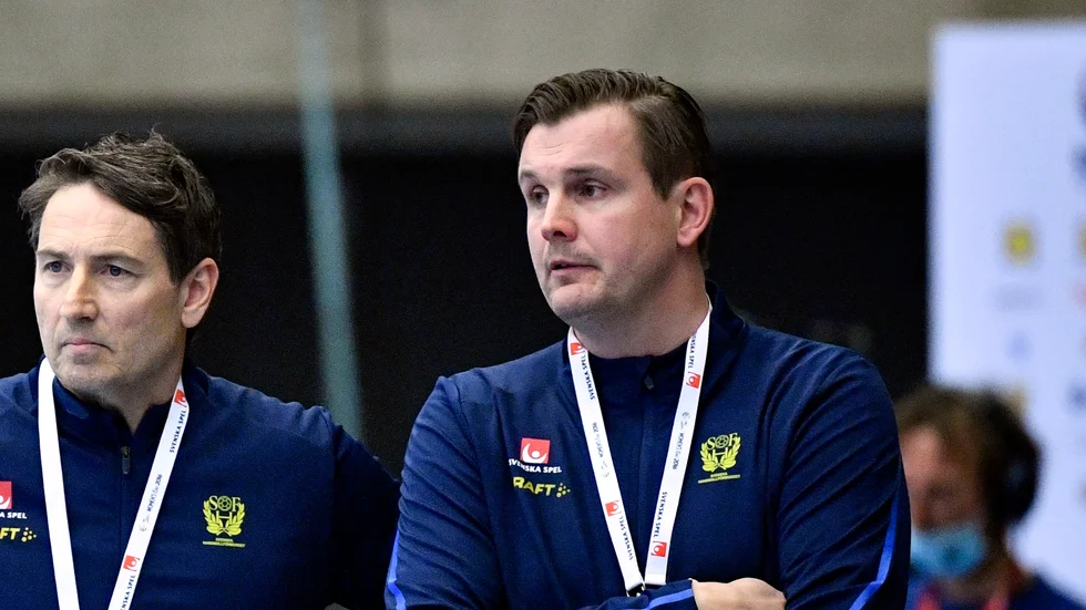 Den assisterande förbundskapten Martin Boquist konstaterades vara coronasmittad i PCR-testet som handbollens EM-trupp gjorde på tisdagen. Till vänster ses förbundskapten Glenn Solberg. Arkivbild.