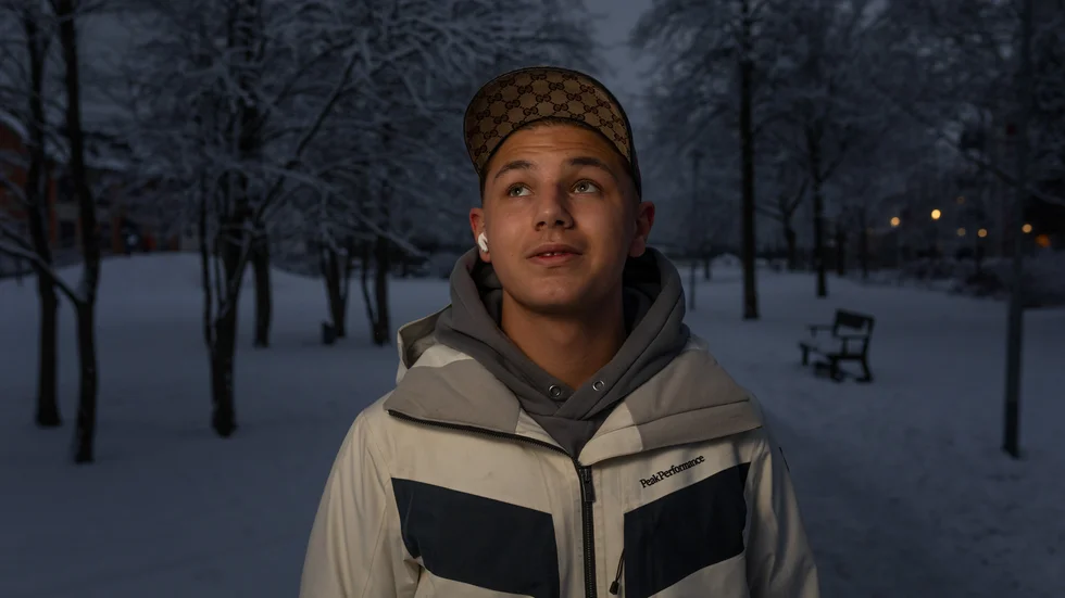 Förra våren drabbades Sadi Alwani, 17, av en ovanlig och allvarlig cancer. Efter att ha genomgått cellgiftsbehandlingar och tvingats amputera sitt högra ben är Sadi i dag fri från cancern. Den 10 januari delar han med sig av sin historia på galan "Tillsammans mot cancer" som sänds på TV4.