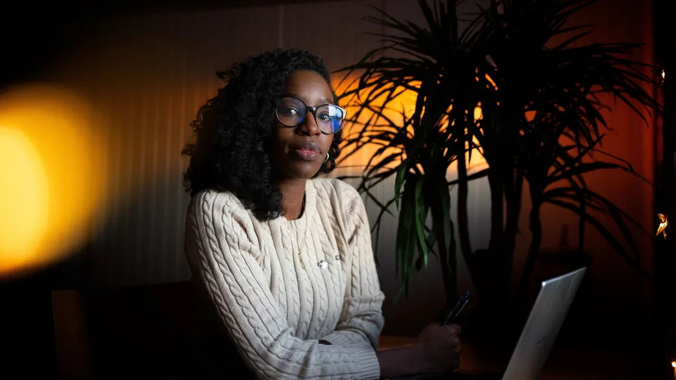 Kadidia Arnland, anestesi- och iva-sjuksköterska, fick nog av dåliga arbetsvillkor på Akademiska sjukhuset och sade upp sig. "Nu kan jag anpassa jobbet till privatlivet, inte tvärtom", säger hon.