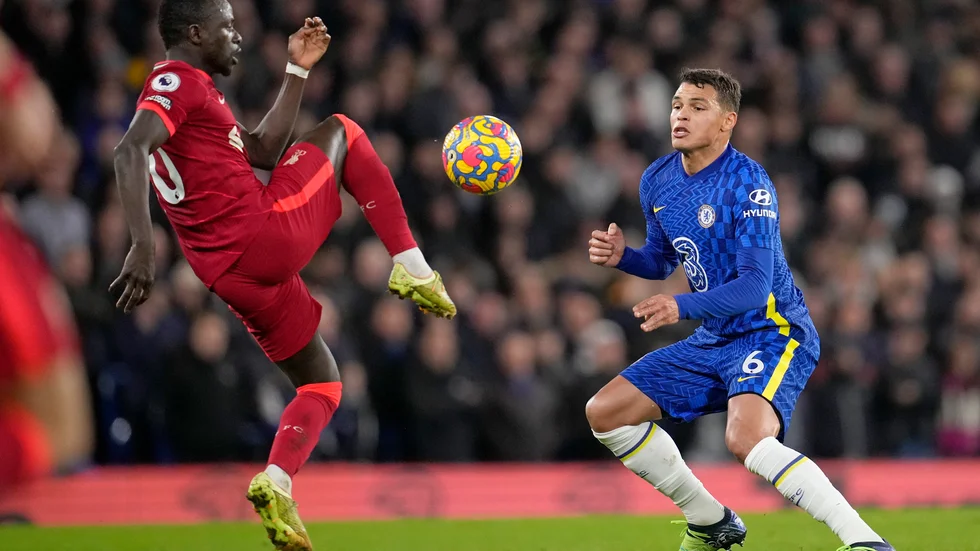 Sadio Mané och Thiago Silva i det oavgjorda toppmötet.