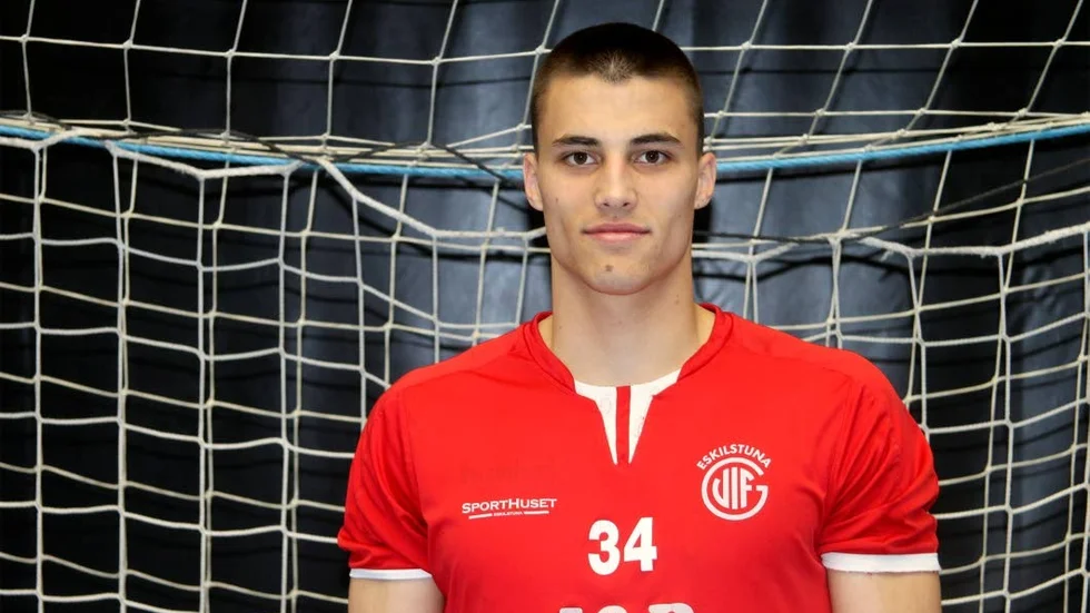 20-åringen har bland annat gjort landskamper för Montenegro.