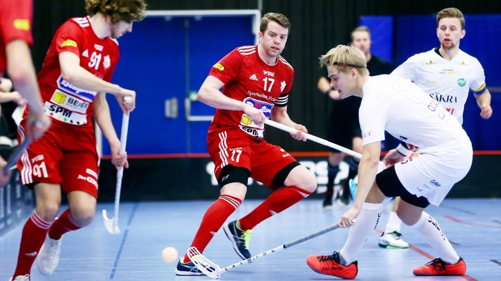 Strängnäs back Kalle Karlsson gjorde en bra match borta mot Malmö där SIBK vann med 7–6 efter förlängning.