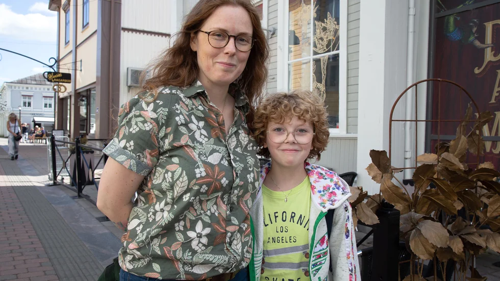 Anna Fransén och bonusdottern Polly Andersson, Piteå: "Jag ska till mamma och vi ska på paltkalas. Det är min mammas kompisar som bjuder för de har fyllt 40 år och gift sig", säger Polly Andersson. Anna Fransén tar det lugnt och vilar upp sig inför jobbet på måndag.