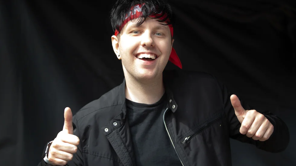 Tom, som Tomu egentligen heter i förnamn, har två stora kanaler på Youtube och har över 400 000 prenumeranter. I tisdags fick han en rundtur i Piteå. "Det är verkligen vackert här", säger han,