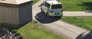 Poliser med dragna vapen grep man i Oxelösund – tvingades avlossa varningsskott