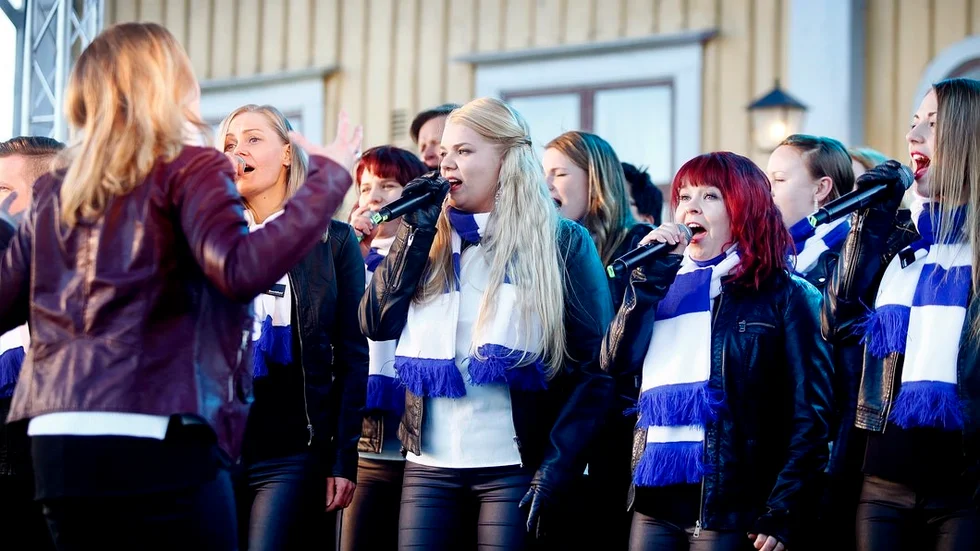 Mästarkören Voice från Finland fick Rådhustorget att gunga med sin version av "Can't buy me love". De ger även en konsert under lördagen, kl 13 i Torshälla kyrka.