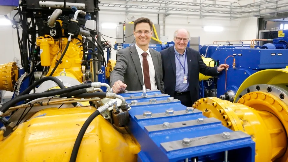 Peter Österberg, vice president for core technologies på Volvo CE och Bengt Axelsson, ansvarig för projektet.