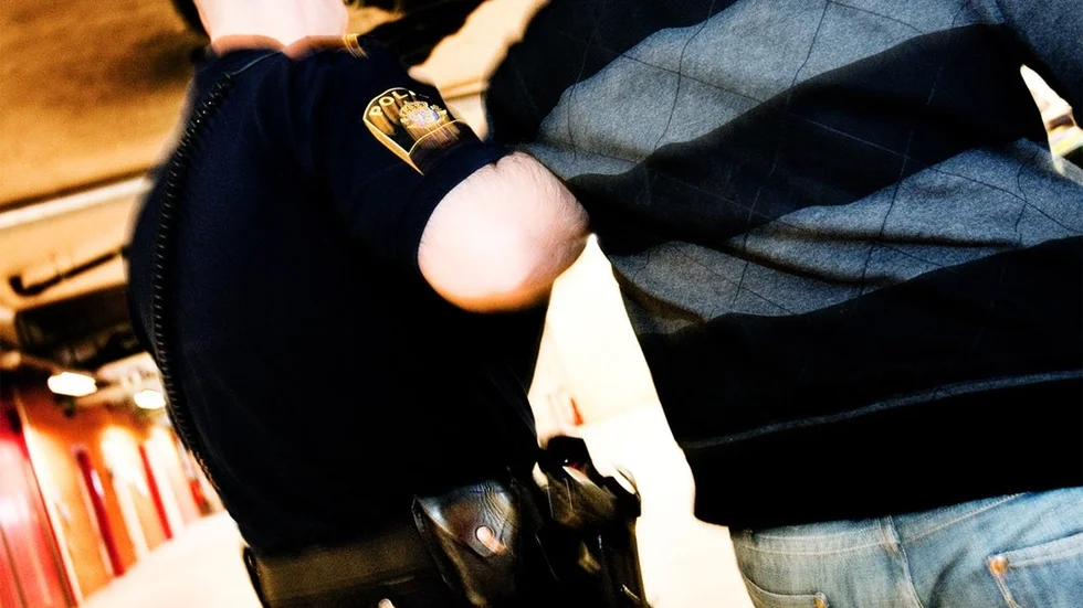 Kriminalvården klarar i dagsläget inte att ta över alla de transporter av frihetsberövade som polisen gärna vill slippa utföra.