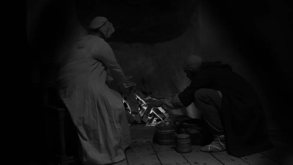 Hur kunde livet se ut för den vanliga Nyköpingsbon under gästabudsåret 1317? Så här års var det kallt och mörkt, ute som inne.