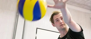 Axel stöter på sina gamla lagkompisar