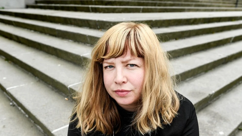 "Att stå upp och säga ifrån mot homofobi och sexism i ett lag tror jag måste uppmärksammas mer på ett bra sätt", säger Sofia B Karlsson, som är aktuell med boken "Stå upp när det blåser".