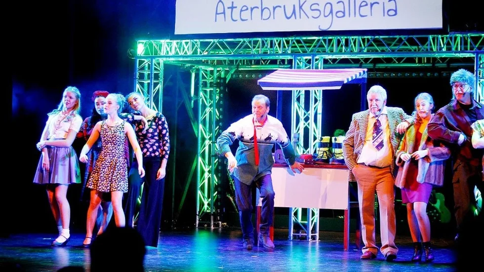 Eskilstunarevyn blev aktiebolag 2003. De senaste sex åren har de två delägarna kunnat plocka ut totalt 667 500 i utdelning.