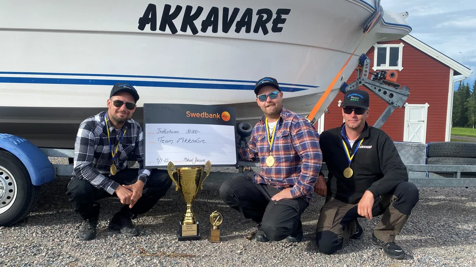 Kristoffer Widman, Tobias Möller och Hans Renberg tog under helgen hem SM-titeln i trollingfiske. Tävlingen pågick under dagarna tre i Storsjön, Östersund. "Det känns overkligt", säger skepparen Tobias Möller.