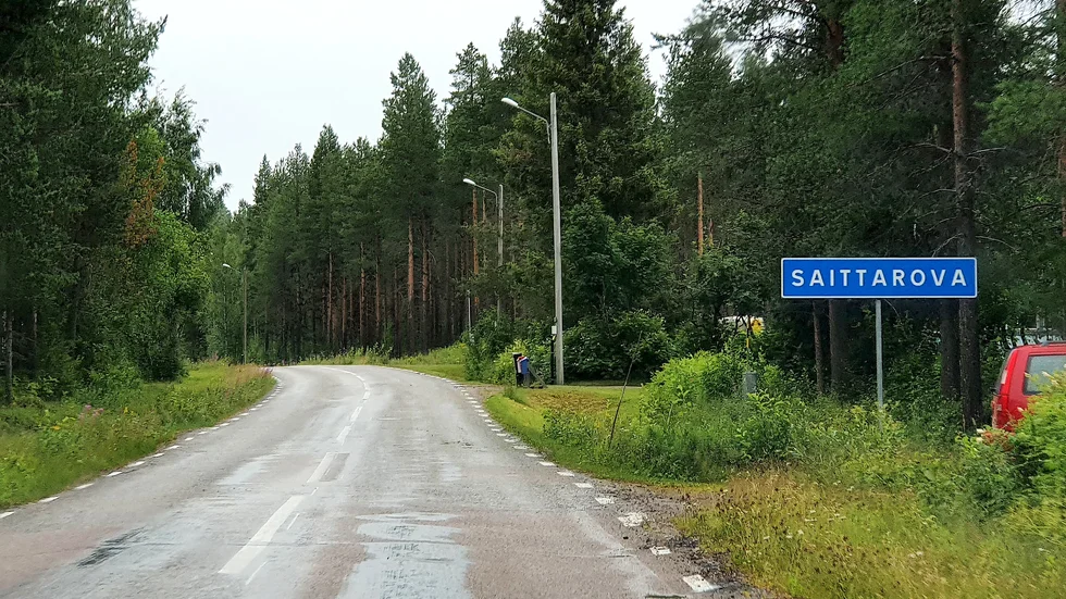 Alldeles för många kör alldeles för fort på vägen genom Saittarova, skriver signaturen "Bybo".
