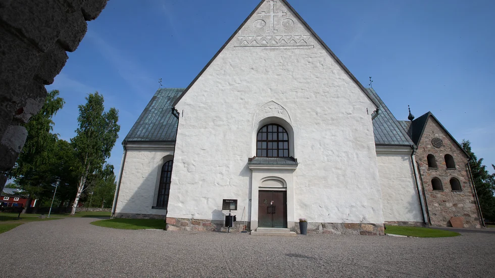 Emma Jonsson och Jimmy Dellenbäck vigdes i Öjeby kyrka.
