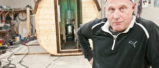 Skoltaxi åkte av vägen med barn i bilen: