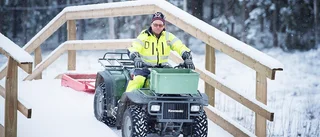 Rörd eldsjäl fick se barn lära sig åka skidor