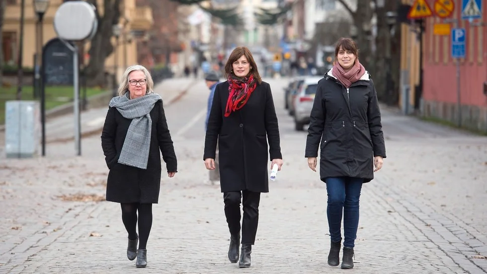 Marita Göransson (KD), Anna af Sillén (M) och Sofia Hallgren Remnert (L) presenterade sin budget med större satsningar på skola och hemtjänst.