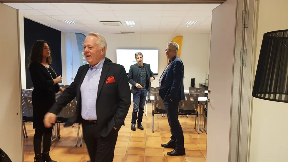 Kommunstyrelsens ordförande Göran Dahlström (S) strax före presskonferensen på Stadshotellet i Katrineholm.