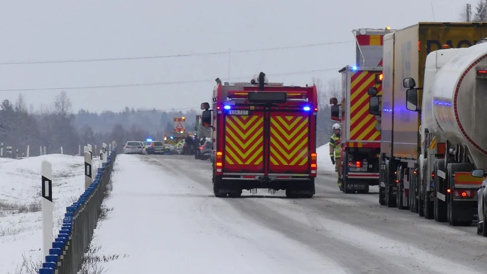 Det blev totalstopp på E20 i ostlig riktning efter olyckan.