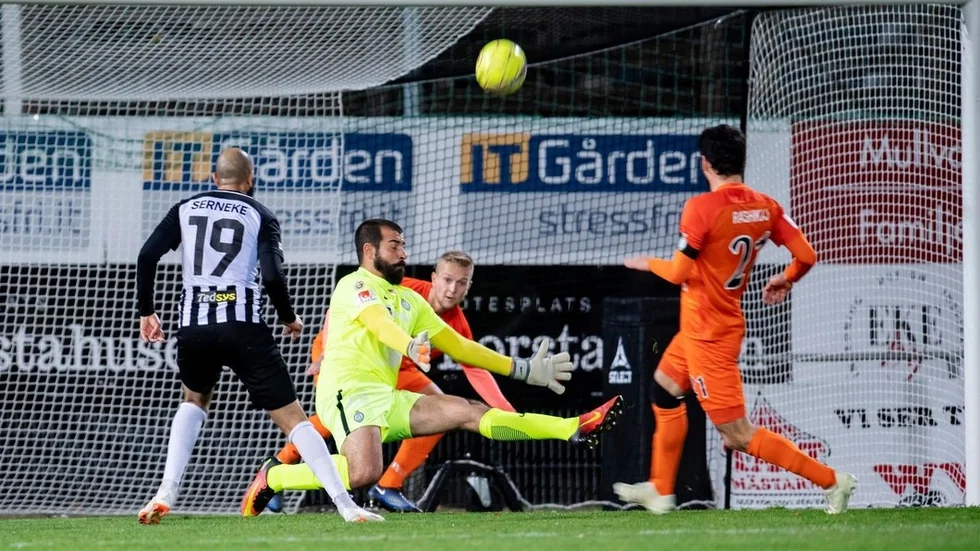 AFC:s målvakt Gianluca Curci lämnar klubben.