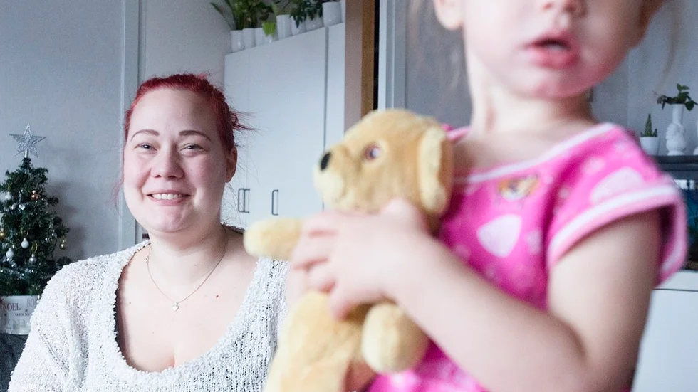 Johanna Hellberg strävar efter att känna att hon gjort ett bra jobb när hon hänger av sig yrkesrollen för att cykla och hämta dottern Alina på förskolan.